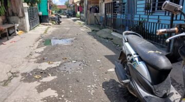 JALAN RUSAK DAN PIPA AIR BOCOR, WARGA GANG BERSAMA 2 KABANJAHE DESAK PEMKAB KARO BERTINDAK