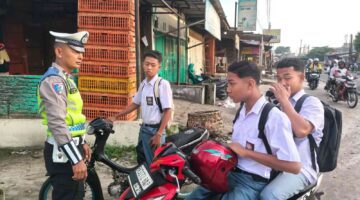 Peneguran Tertib Lalu Lintas untuk Pelajar,  Satlantas Jaga Keselamatan Anak Sekolah di Jalinsum