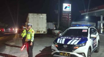 Satlantas Polres Batu Bara lakukan patroli Blue Light di SPBU Sumber Padi dan jalinsum Lima Puluh – kegiatan aman lancar